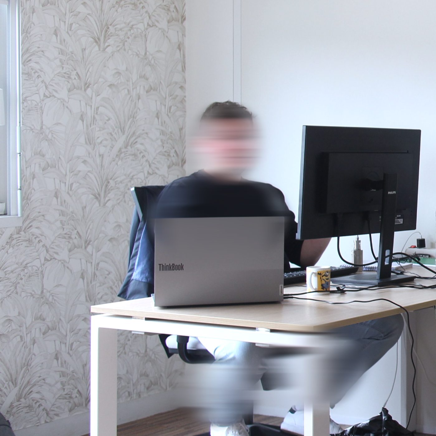 Bureau partagé, collaborateur au travail