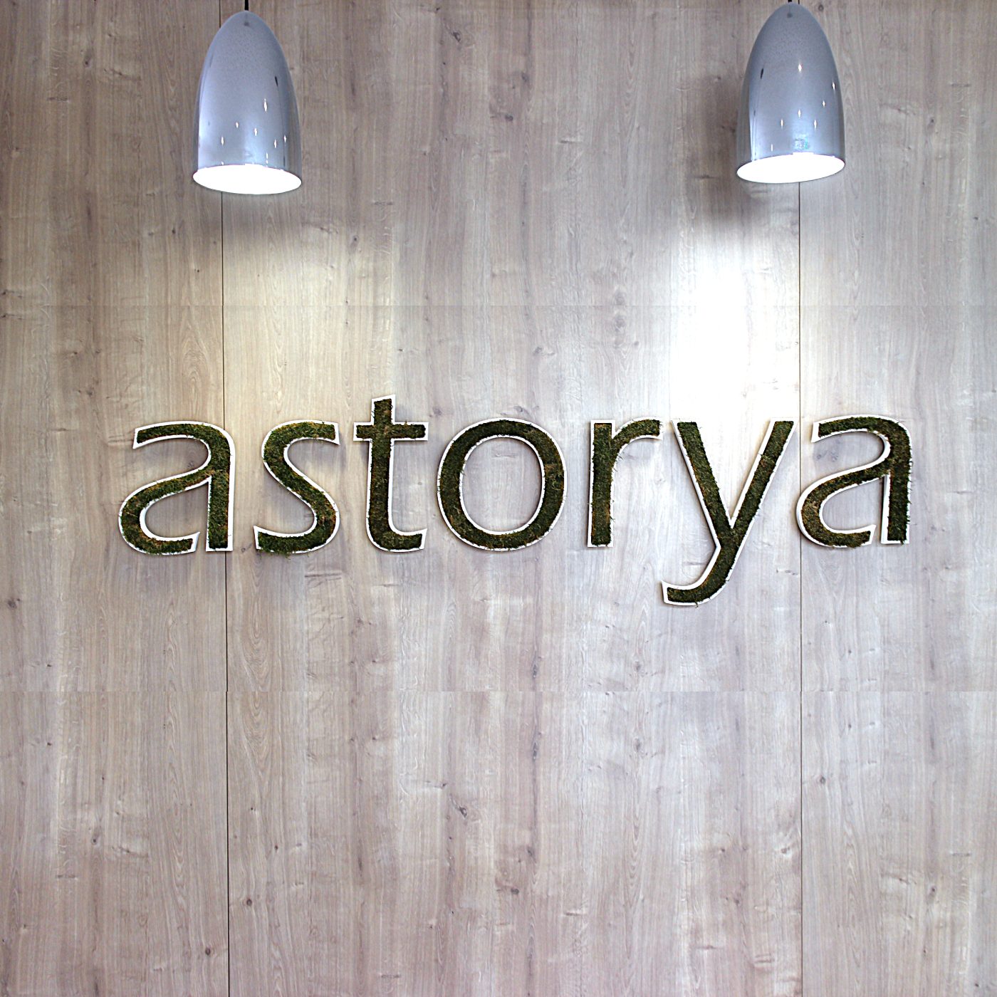 Enseigne végétale Astorya à l'accueil