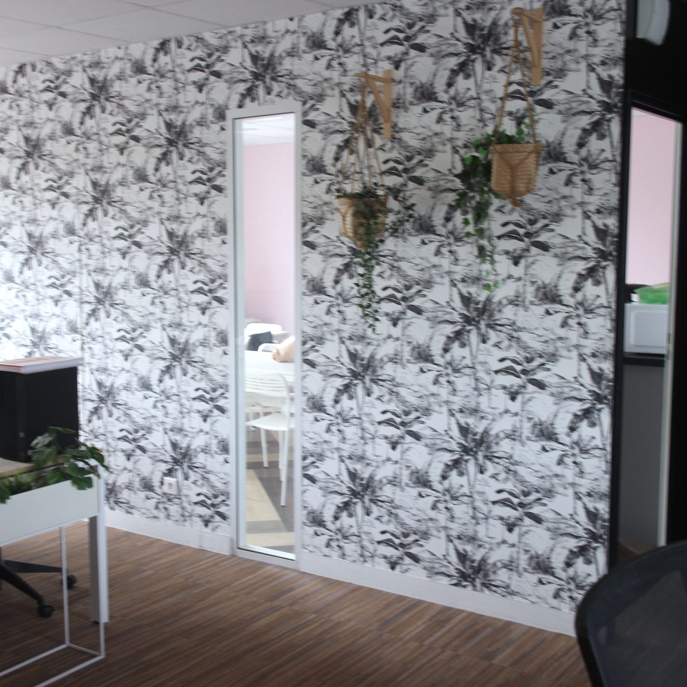 Mur végétal et papier peint jungle